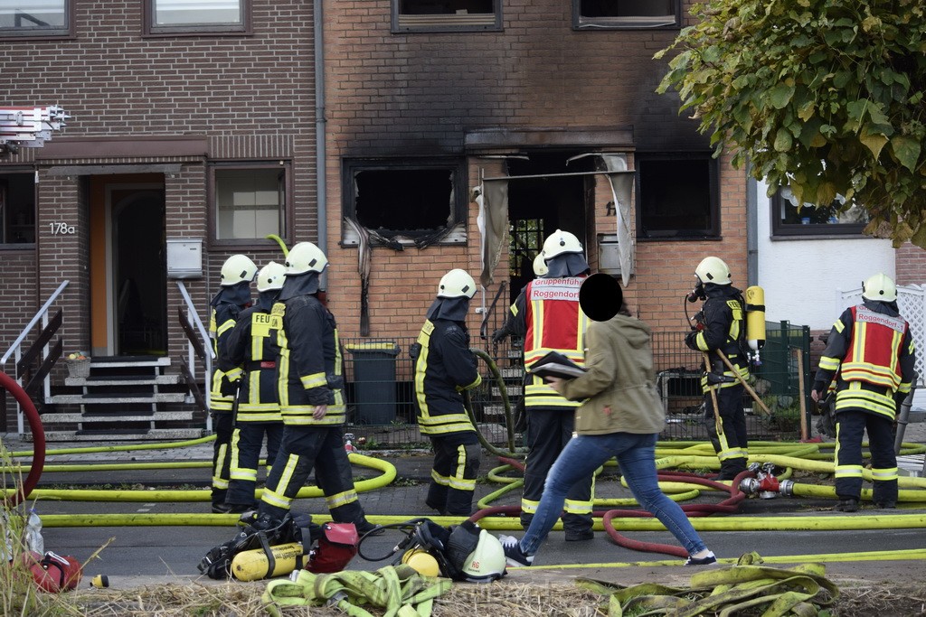 Feuer 2 Vollbrand Reihenhaus Roggendorf Berrischstr P114.JPG - Miklos Laubert